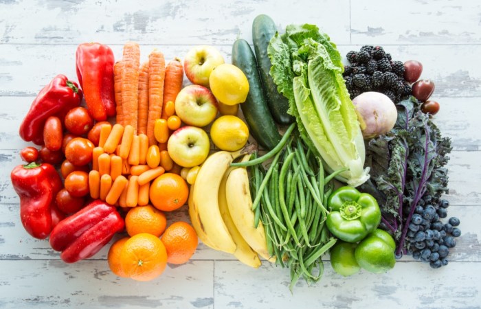 A data analyst is analyzing fruits and vegetables